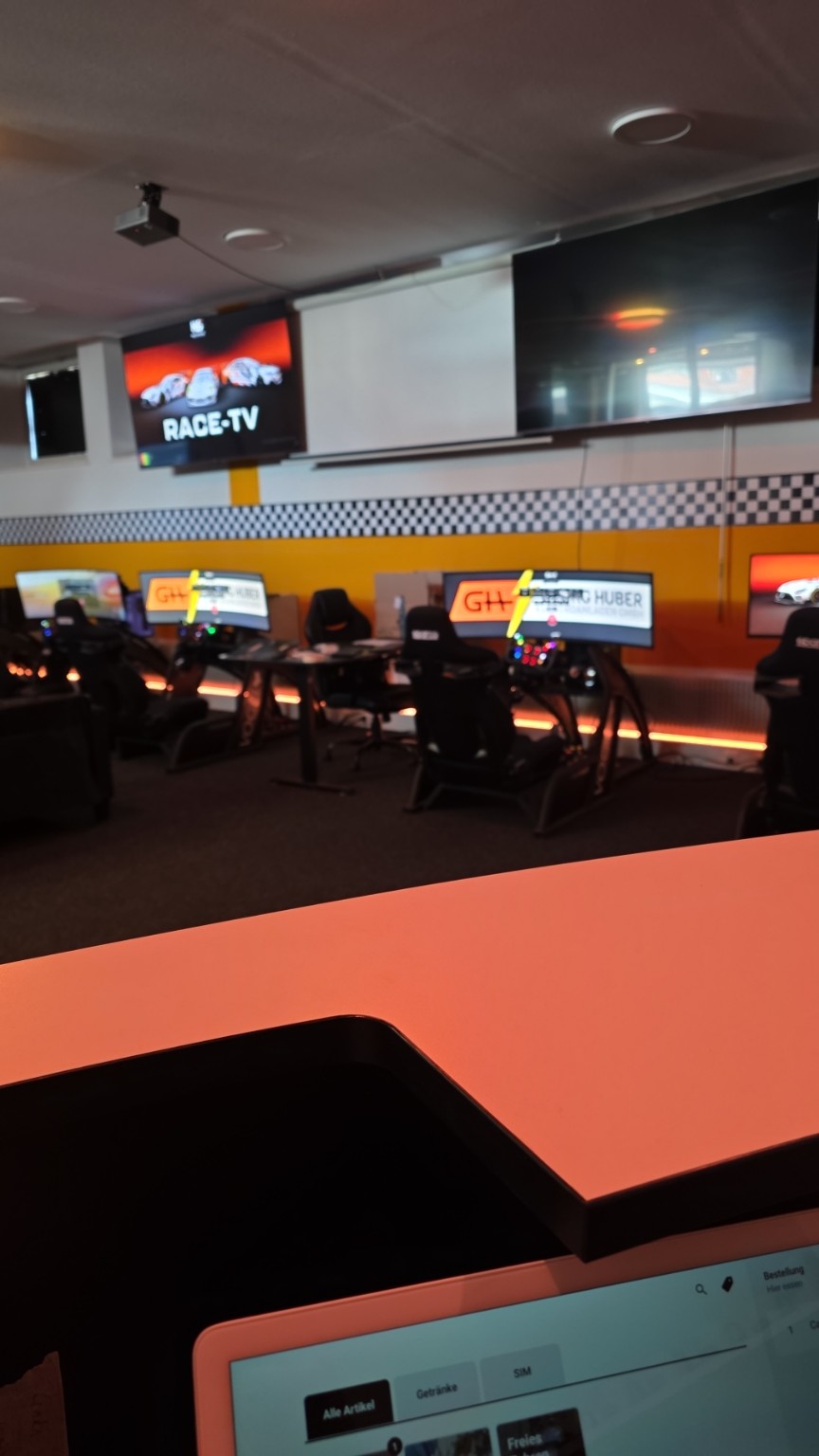 ACADEMY Race Lounge in Königsbrunn